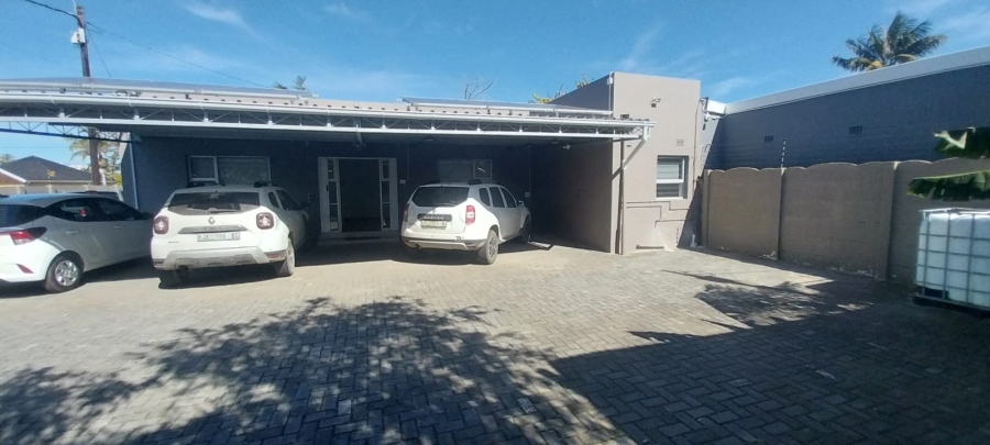 To Let Commercial Property for Rent in Vincent Eastern Cape